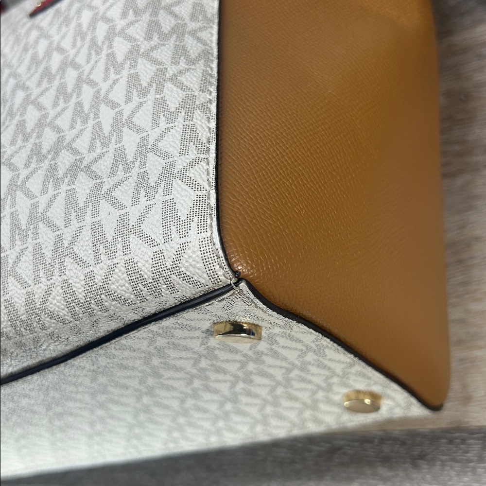 4950 Michael Kors vanilla tan and red voyager tote bag 254674950 - Picture 10 of 13